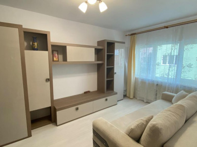 Apartament decomandat mobilat utilat 3 camere 56 mpu balcon 3 mp