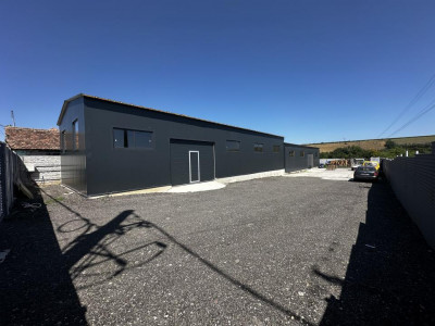 Spatiu comercial de inchiriat in Rusciori 176 mp acces auto in curte