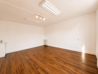 Spatiu comercial de inchiriat parter 2 camere acces din strada