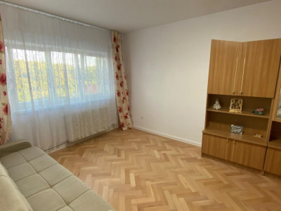 Apartament decomandat de inchiriat 2 camere 56 mpu si balcon 6 mp 