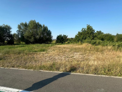 Teren pretabil investitie cu acces la drum asfaltat zona Strand Sibiu