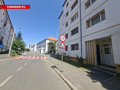 Strand Apartament decomandat de vanzare 2 camere balcon etaj 4 pivnita