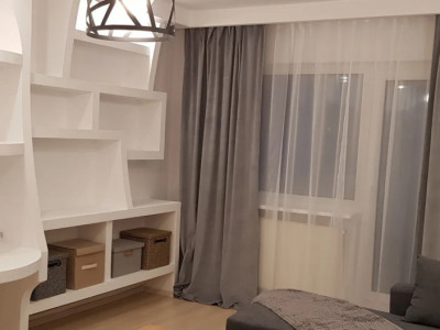 Apartament decomandat mobilat utilat 3 camere 76 mpu balcon 4 mp