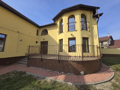 Casa noua de inchiriat 5 camere 200mp si Garaj zona Tineretului Sibiu
