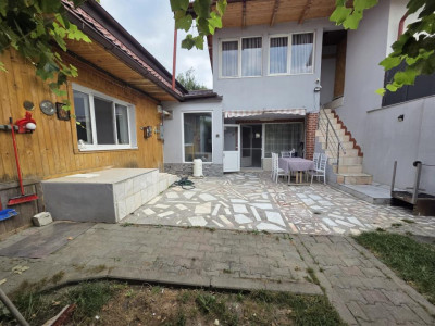 Casa de inchiriat 5 camere pentru 10 persoane zona Centrala