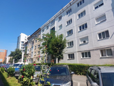Apartament spatios 2 camere decomandate pivnita zona Dioda Sibiu