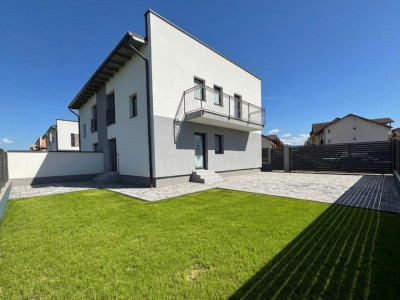Casa de vanzare in Selimbar cu acces in curte si 2 locuri de parcare