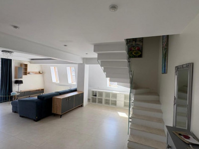 Apartament spatios de inchiriat 110 mpu in zona Strand