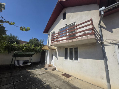 Apartament 2 camere de vanzare la casa 77mp curte si pivnita Sub Arini