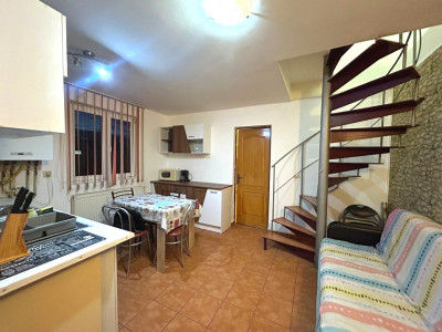 Apartament la mansarda de vanzare 4 camere decomandate Rahovei