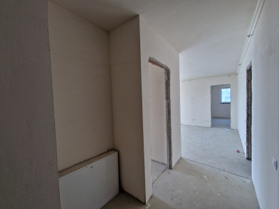 Apartament 3 camere 2 bai ETAJ 1 boxa la subsol Turnisor
