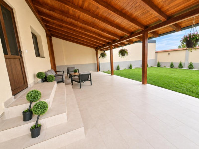 Casa individuala la prima inchiriere 4 camere terasa curte Sura Mica