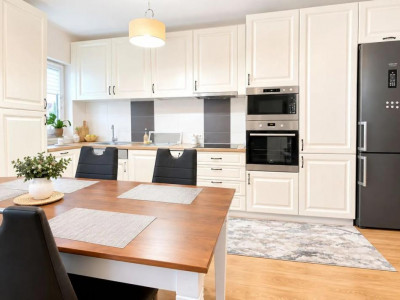 Apartament de inchiriat cu 3 camere si balcon etaj 1 Pets allowed