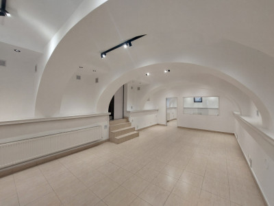 Spatiu comercial de inchiriat 94 mpu parter zona Centrala Sibiu