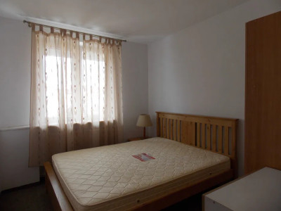 Apartament 2 camere cu balcon decomandat de inchiriat zona Strand