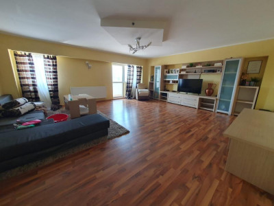 Apartament 4 camere de inchiriat suprafata 120 mp cu vedere la munte