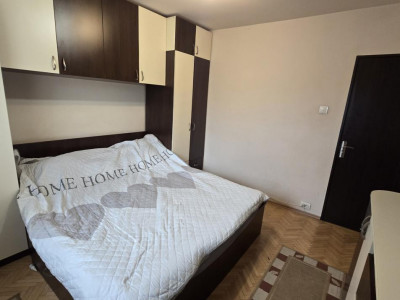 Apartament de vanzare 2 camere la etaj intermediar in zona Siretului