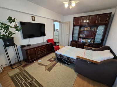 Apartament decomandat mobilat balcon pivnita zona Mihai Viteazul Sibiu